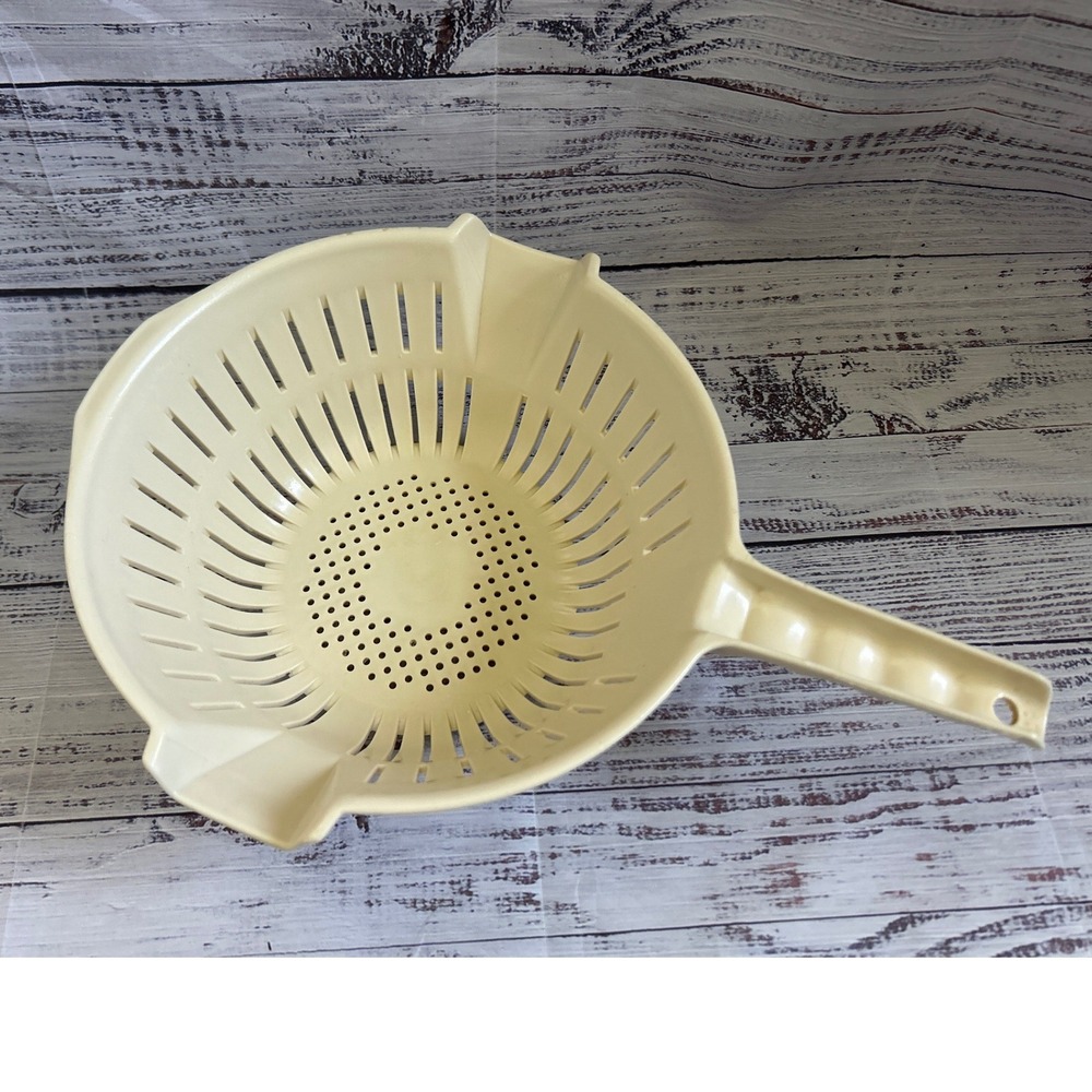 Vintage Kitchen Handled Strainer Colander Retro Almond 2qt Dual Pour Spouts